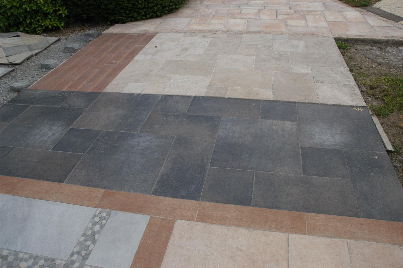 Carrelage extérieur noir en pose multiformat