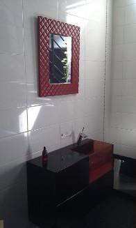 Meuble salle de bain atelier noir rouge