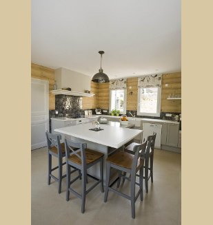 Cuisine - table snack et chaises hautes