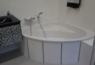 baignoire d'angle 135x135, existe aussi en 145x145